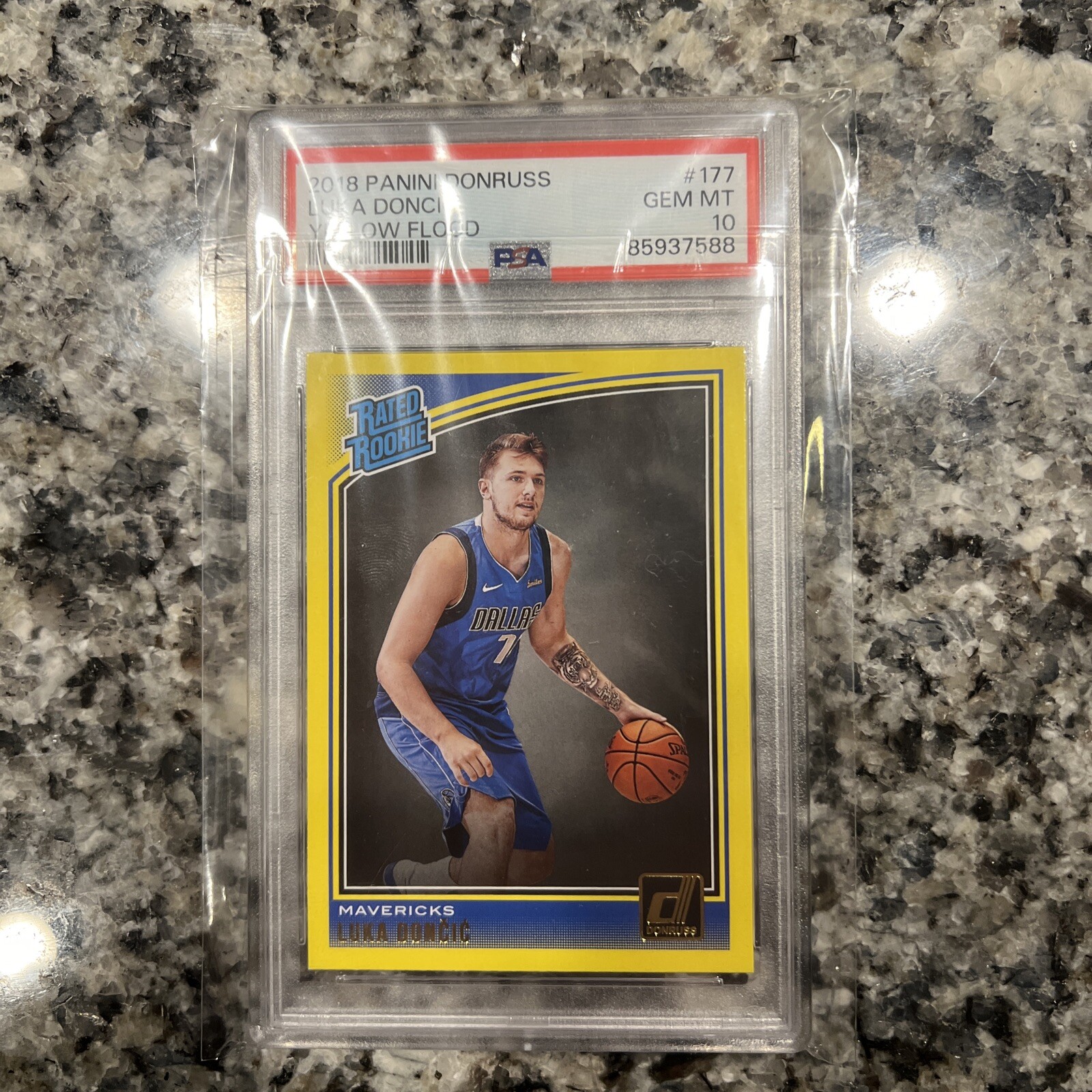 2018 PANINI DONRUSS YELLOW FLOOD #177 LUKA DONCIC ROOKIE RC PSA 10