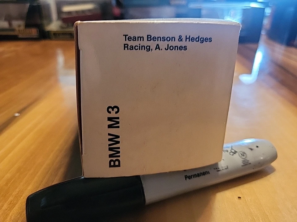 BMW E30 M3 Ben.Hedg. Bathurst 1000 1992 en 1:43 Foto 4 de 4