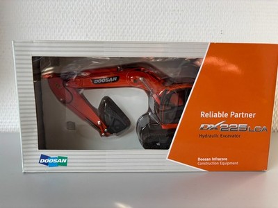 Doosan DX225LCA Kettenbagger mit Tieflöffel  1:40  OVP  neu