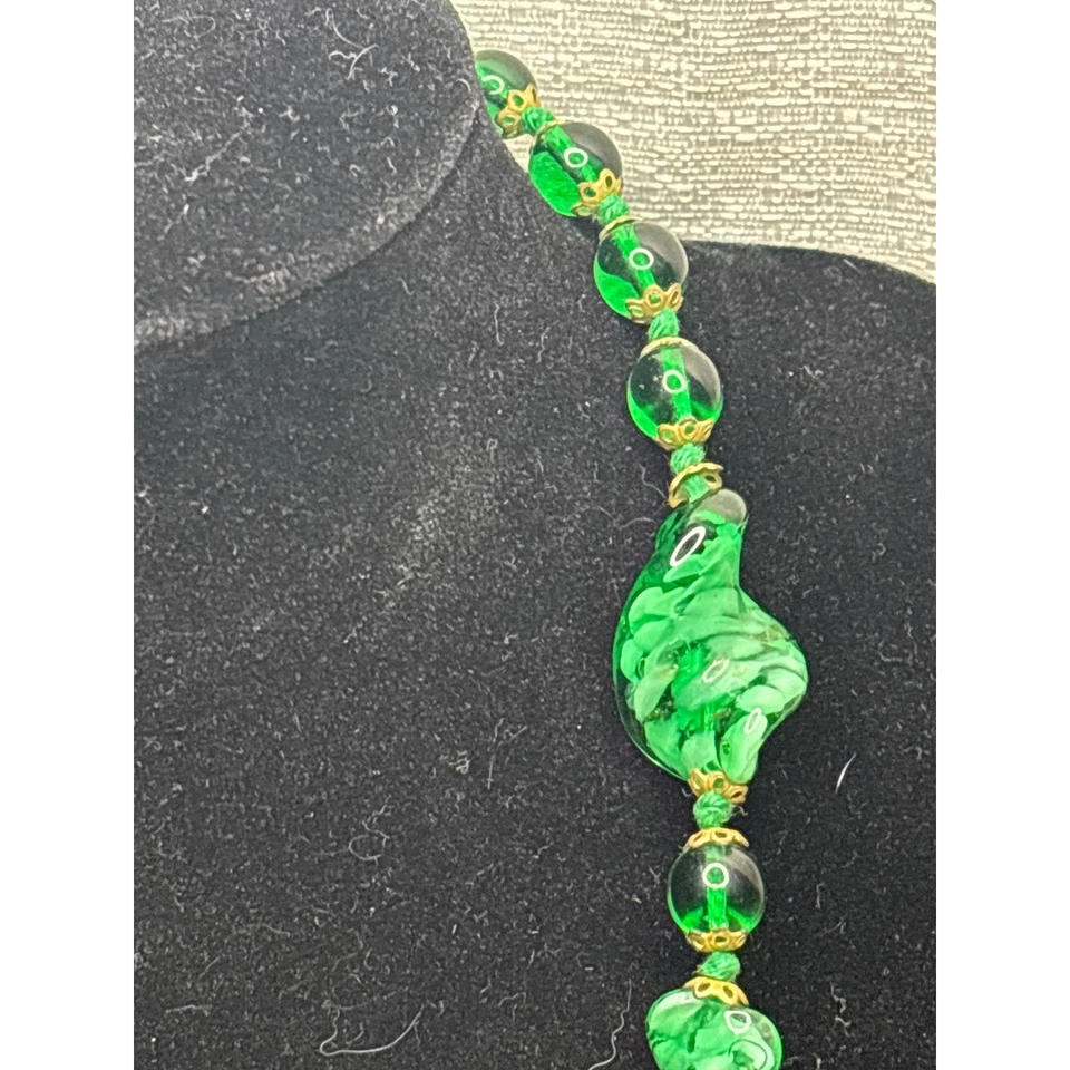Collar de cuentas en espiral de vidrio moteado arte leche verde grueso joyería distintiva Foto 3 de 4