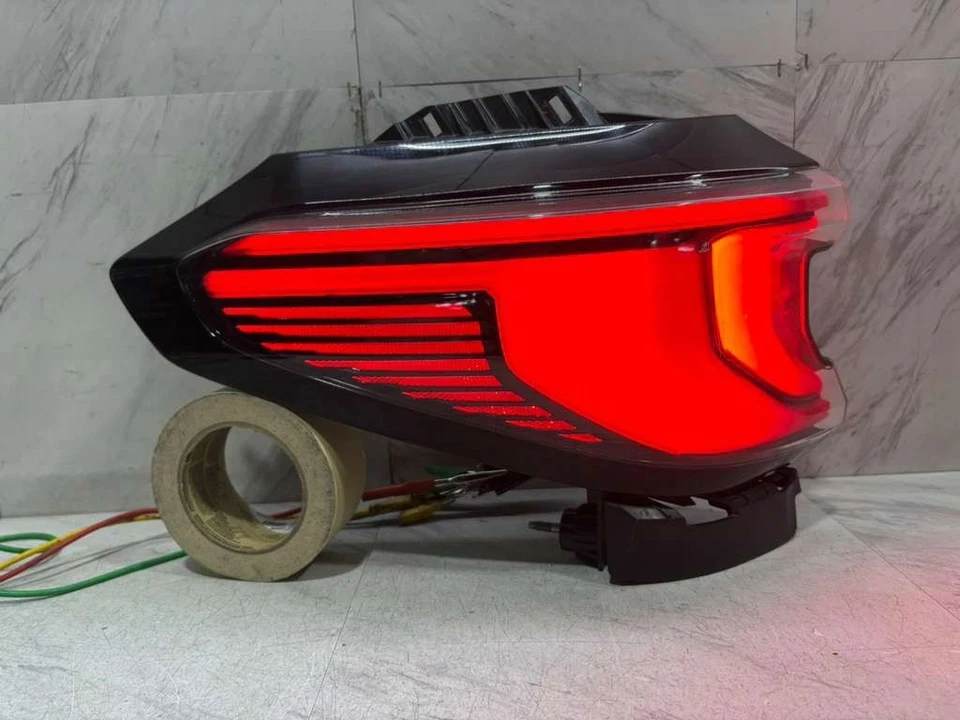 2024 2025 GMC ACADIA LUZ TRASERA EXTERIOR OEM LH CONDUCTOR IZQUIERDO LED SIN DENALI 26557064 Foto 2 de 4