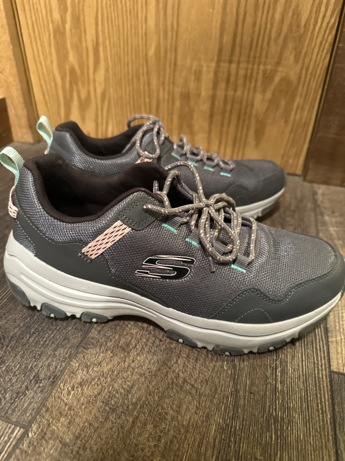 skechers memory foam tennis shoes women size 9 Gem