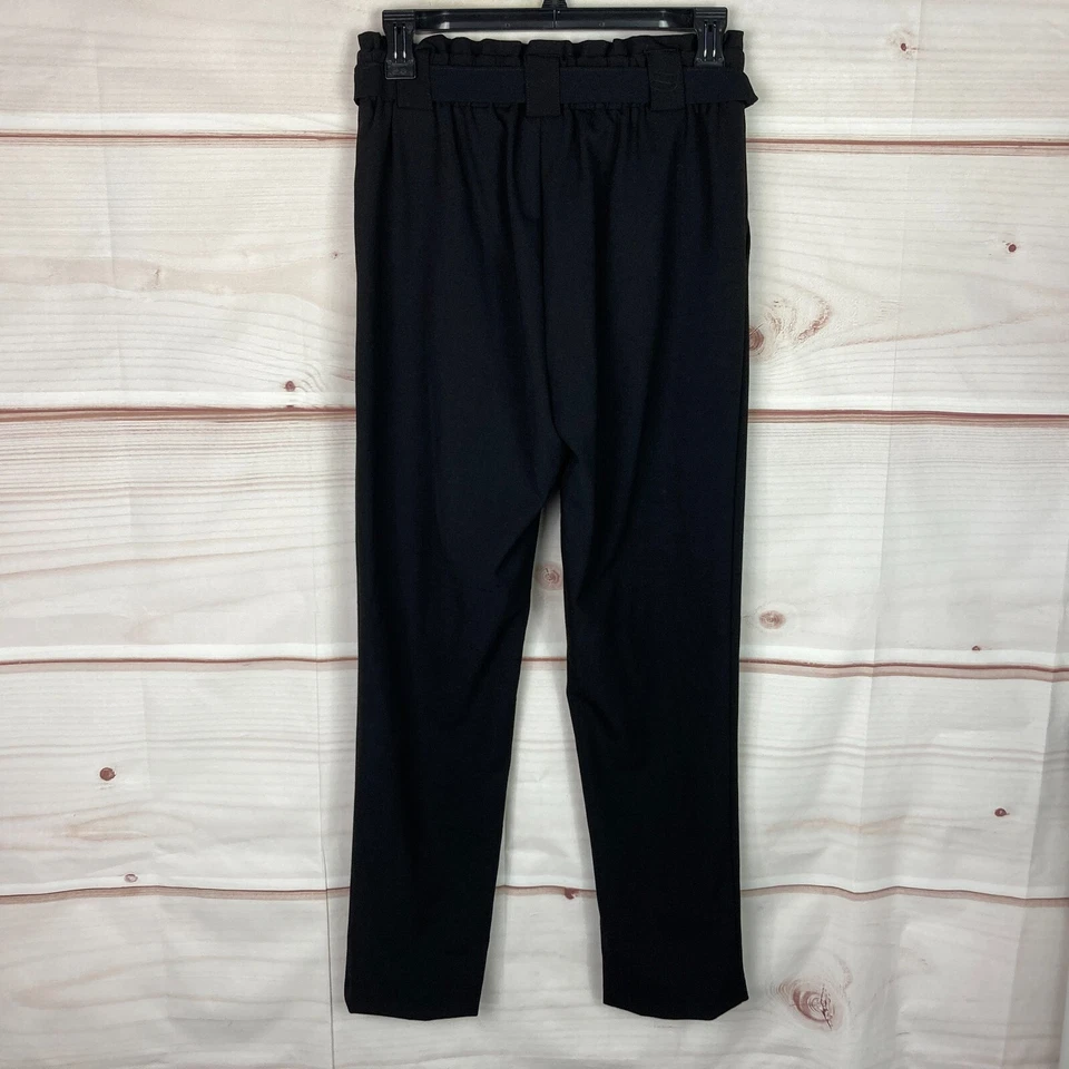 Calça Joe B feminina pequena preta plissada cônica com cinto preta cintura alta puxar - Imagem 4 de 4