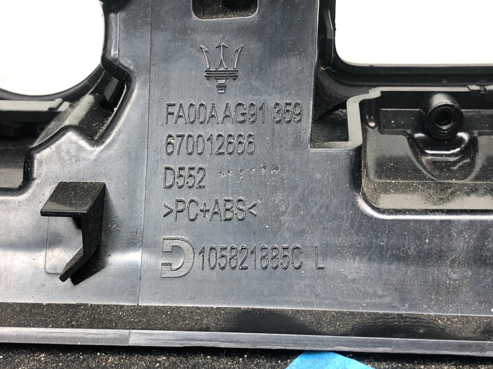 2014-2019 MASERATI GHIBLI S LEFT DRIVER FRONT DASH LOWER KNEE PANEL OEM.