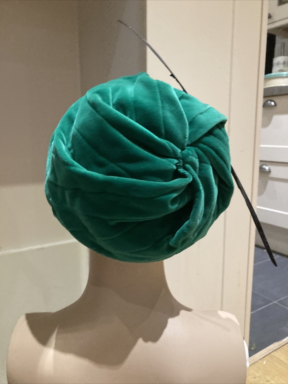 Emerald Green Velvet Vintage Hat with Black Feather Trim 7