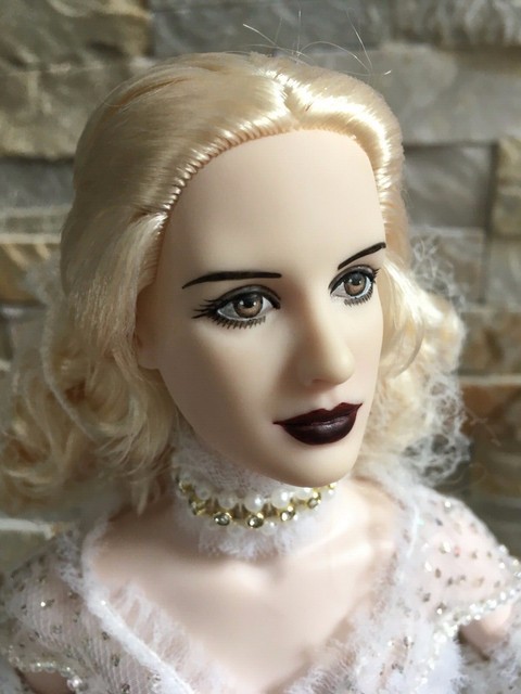 Tonner Alice In Wonderland 16 Mirana The White Queen Doll 2010