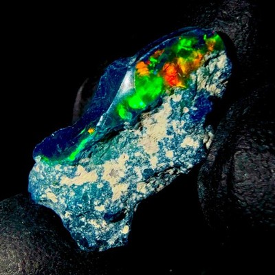 Äthiopischer Opal Roh, Natur Feuer Opal, Schwarzer Opal Edelstein 6 Ct 19x13 mm