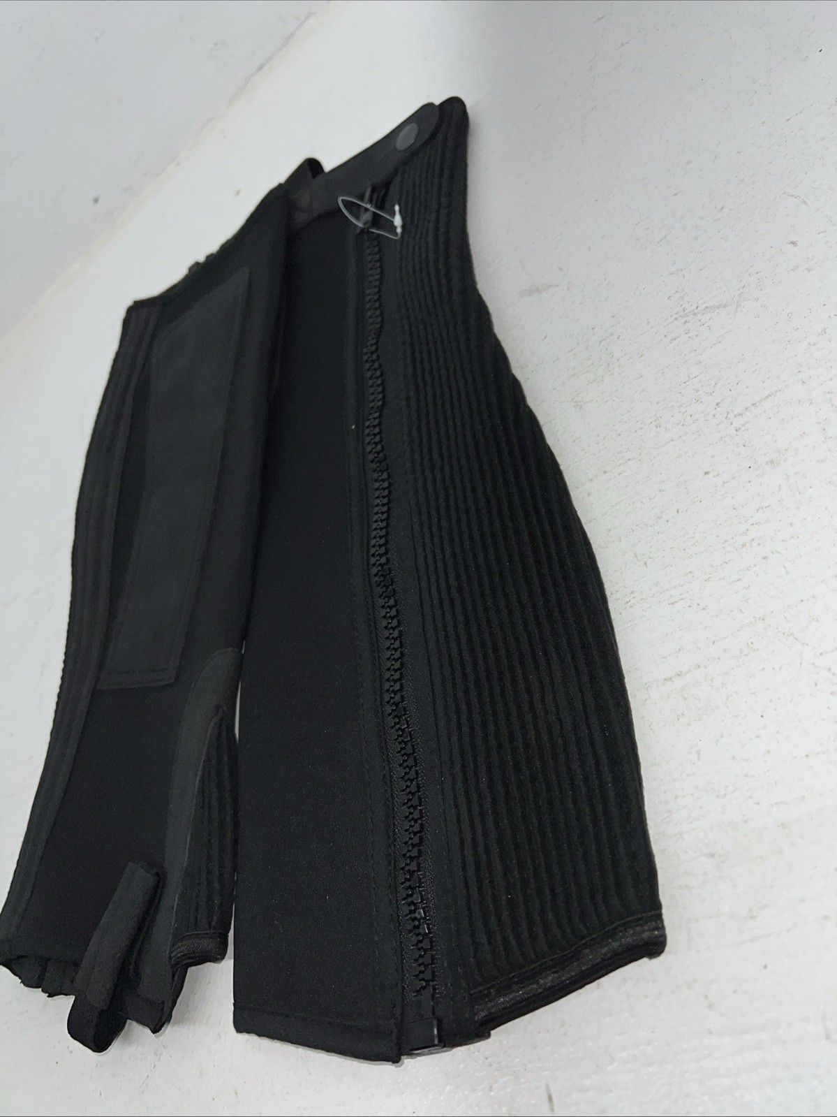 New Tough 1 Equi Grip Half Chaps Large #63-68 B-508