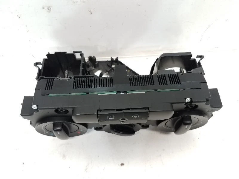 2006-08 大众高尔夫 GTI 温度控制 - 手动带加热座椅 — 第 2/4 张图片