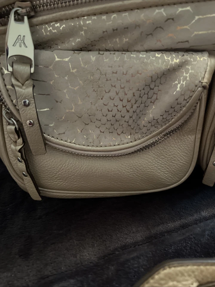 NUEVO Bolso Mensajero de Hombro Aimee Kestenberg Cuero Marfil-Gamuza Brillante Foto 4 de 4