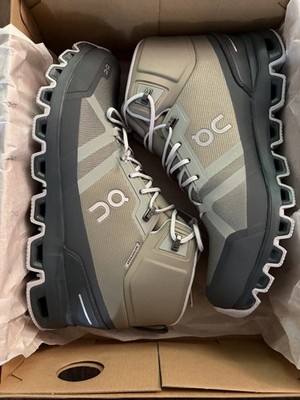 Size 10.5 ON Cloudrock Waterproof Kelp Lead NIB NO RESERVE