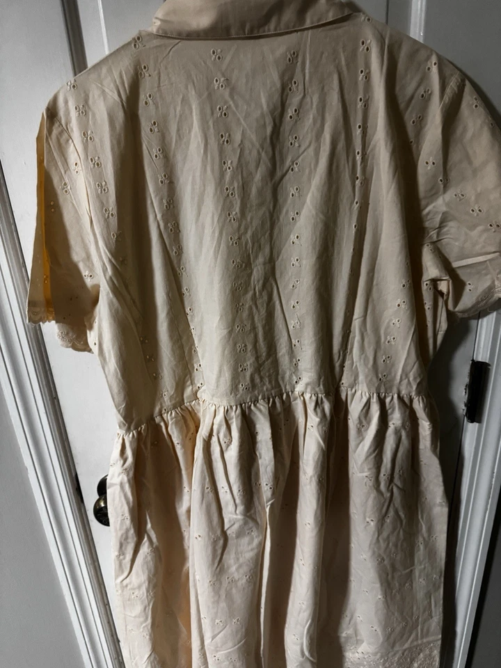 Vestido midi floral con mangas abullonadas delanteras torcidas con ojales Curve Edition talla 18 de ASOS Foto 4 de 4