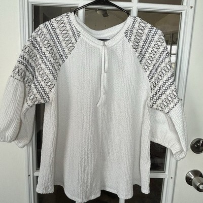Cupio Textured White Blouse Embroidered Sleeves Earthtones Size XL