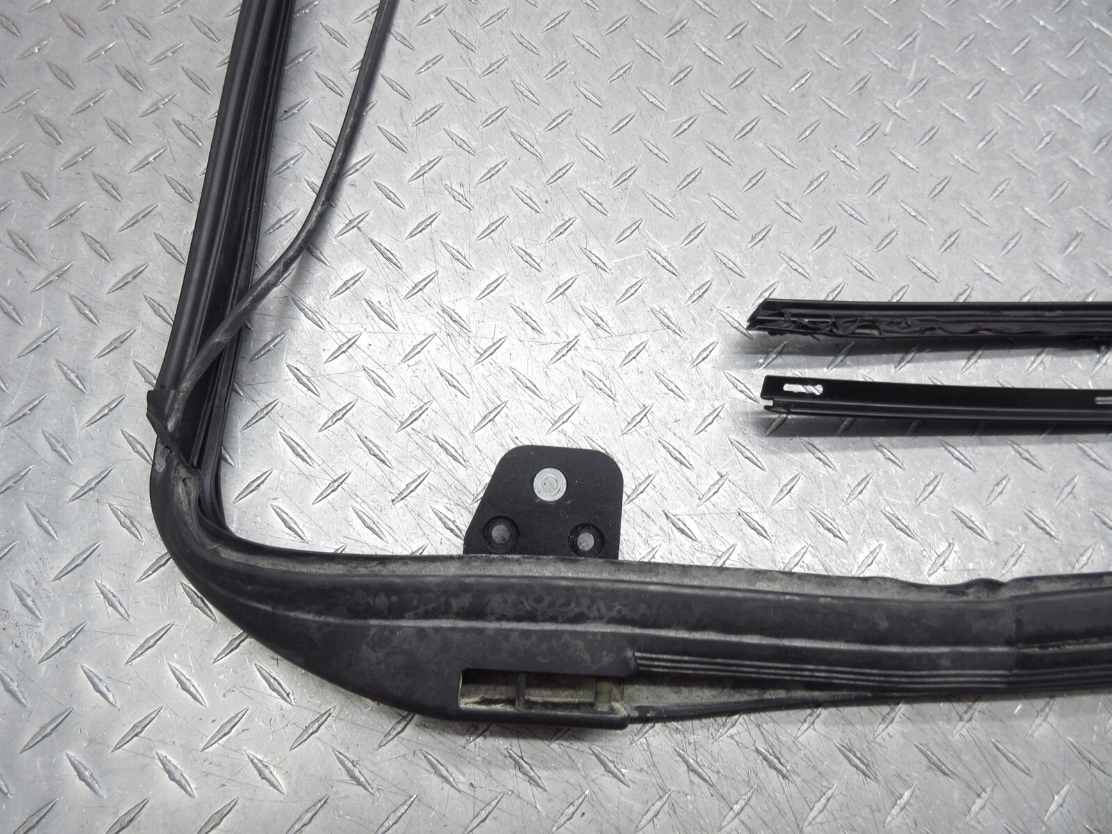 2008 Ferrari F430 Spider 65797300 Front Windshield Windscreen Glass Seal Gasket