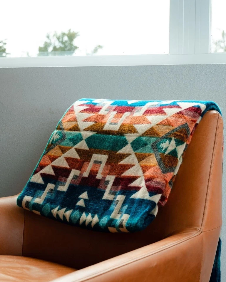 Manta de Lana QISU 94x78 | Grande Cálida Suave Hecha a Mano Ecuador Hipoalergénica Foto 3 de 4