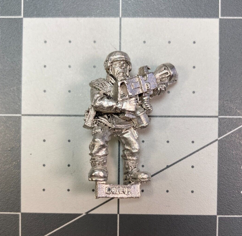 Warhammer 40k : Figurine Metal Astra Militarum - Cadian High Commander (2002) Avec Bannière - Démontée / Non Peinte