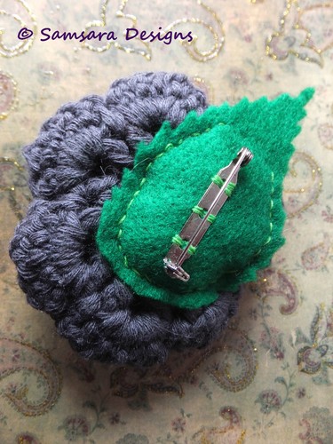 Handgestrickte Blumen Brosche Handarbeit Corsage wunderschönes Accessoire Fee Hippie Boho Goth - Bild 4 von 4