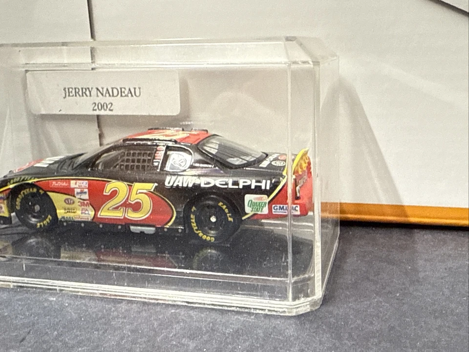 Jerry Nadeau 2002 UAW-Delphi #25 1/64 Nascar diecast autografiado (en estuche) Foto 4 de 4