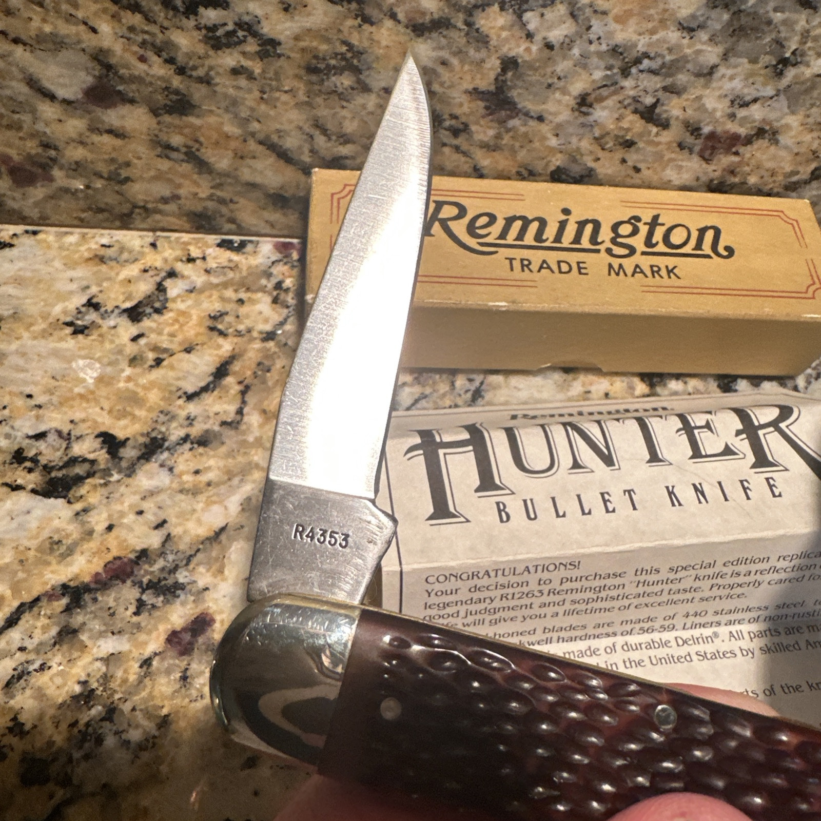 1985 Remington Bullet Shield Muskrat Moose Knife Delrin R4353 5381