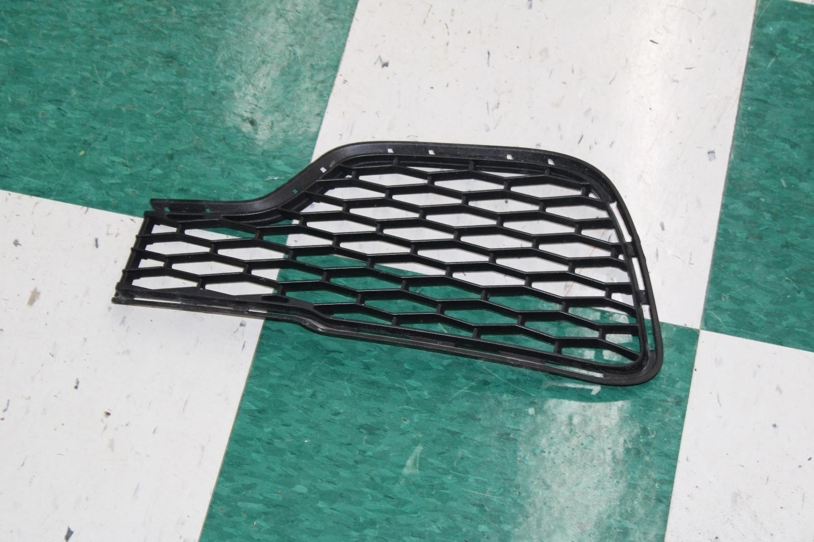 14-17 GHIBLI Driver LH Left Lower Bumper Grille Insert Grill OE Factory Original