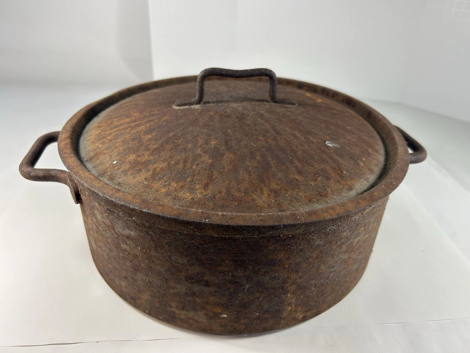 Antique Cast Iron Dutch Oven With Lid 10 Inch Unmarked Pot