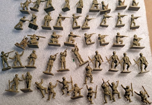 Mixed Lot 19 ERTL? Revell ? Airfix ? US? soldiers 1/72 ? 1/87 ? - Qty 65 **READ - Picture 3 of 3