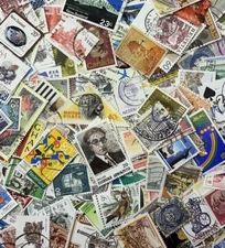 Starter Selection Of 200+ World Stamps (Ref W 300)
