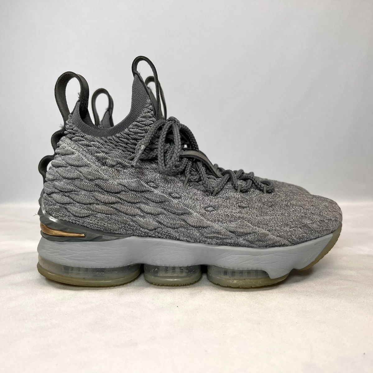 Lebron 15 top grey gold