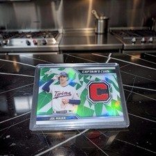 2021 Topps Chrome Captains Cloth Relic Green -JM Joe Mauer Insert Card  H4/99 E2