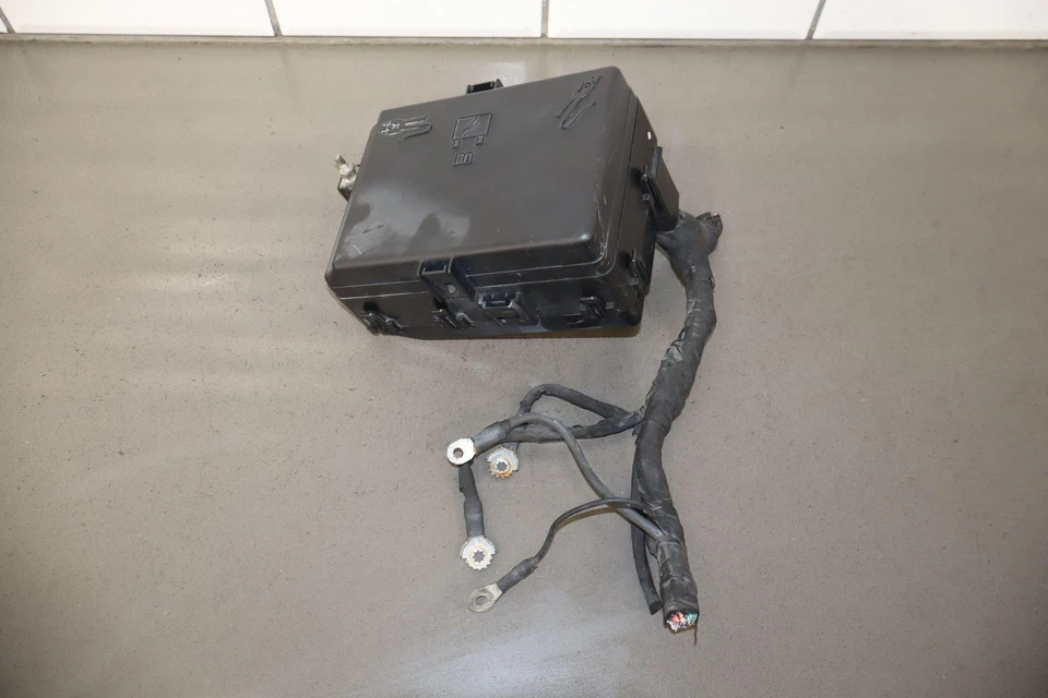 Dodge Challenger Hellcat 2017 caja de fusibles de motor de 6,2 L (arnés de corte) 68304818AC Foto 2 de 4