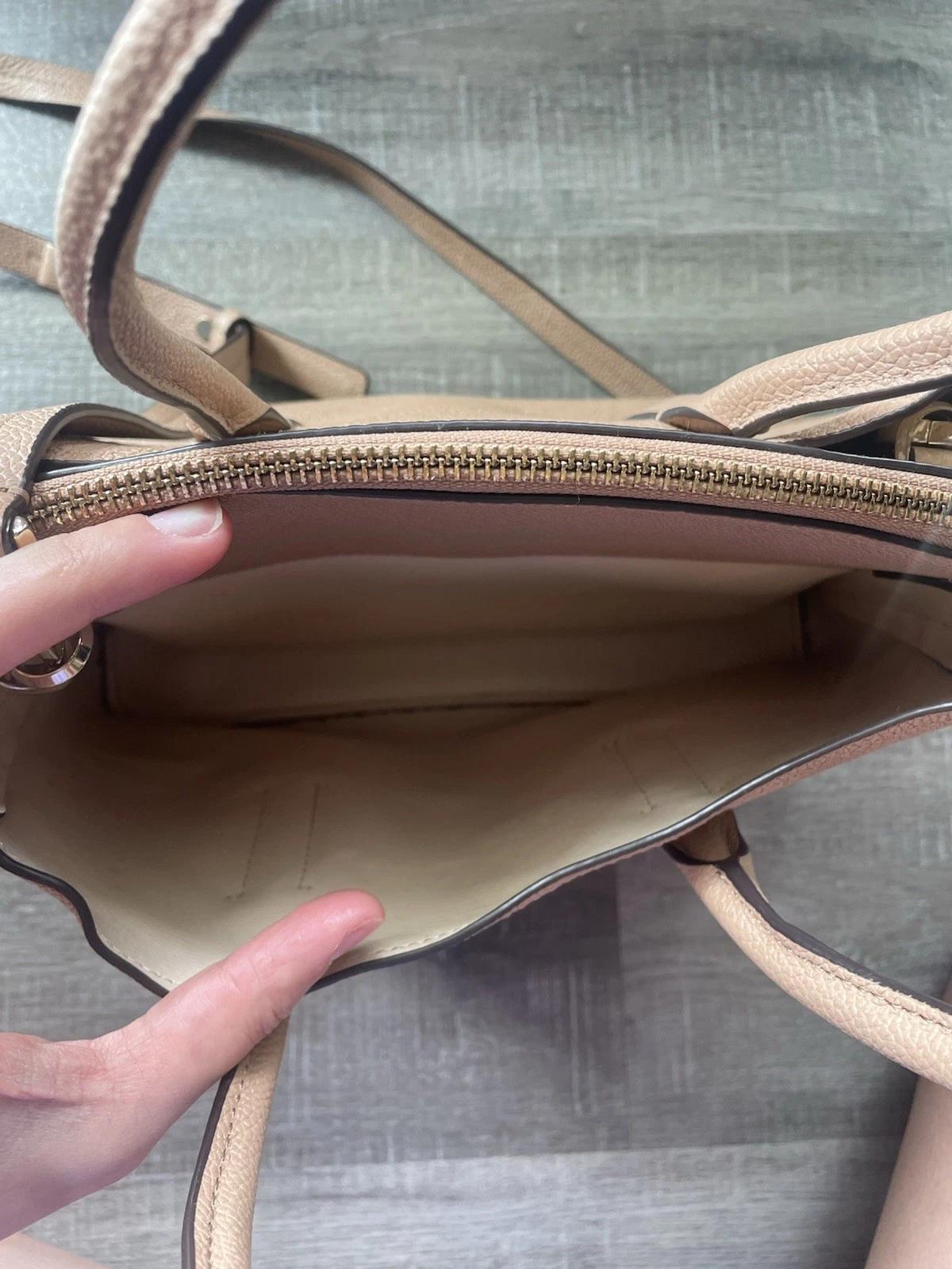 Borsa a tracolla Kate Spade New York marrone con manico superiore in pelle di vacchetta