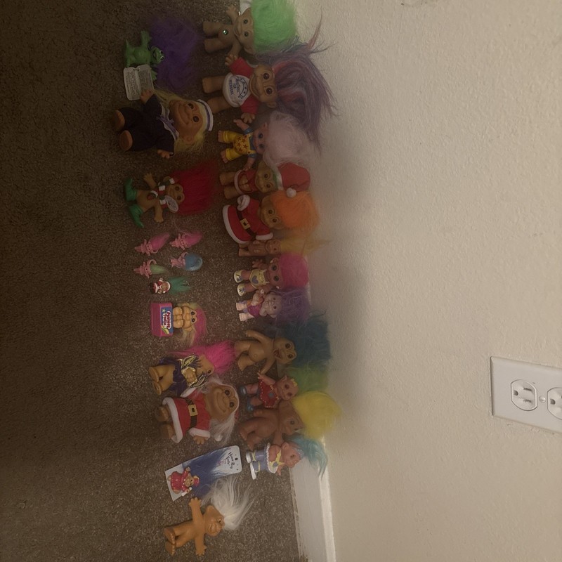 Troll Doll vintage lot of 24-- Russ and other s
