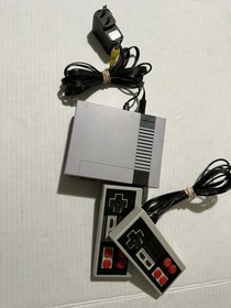 Nintendo NES Classic Edition Entertainment System Mini CLV-001 w/Two Controllers