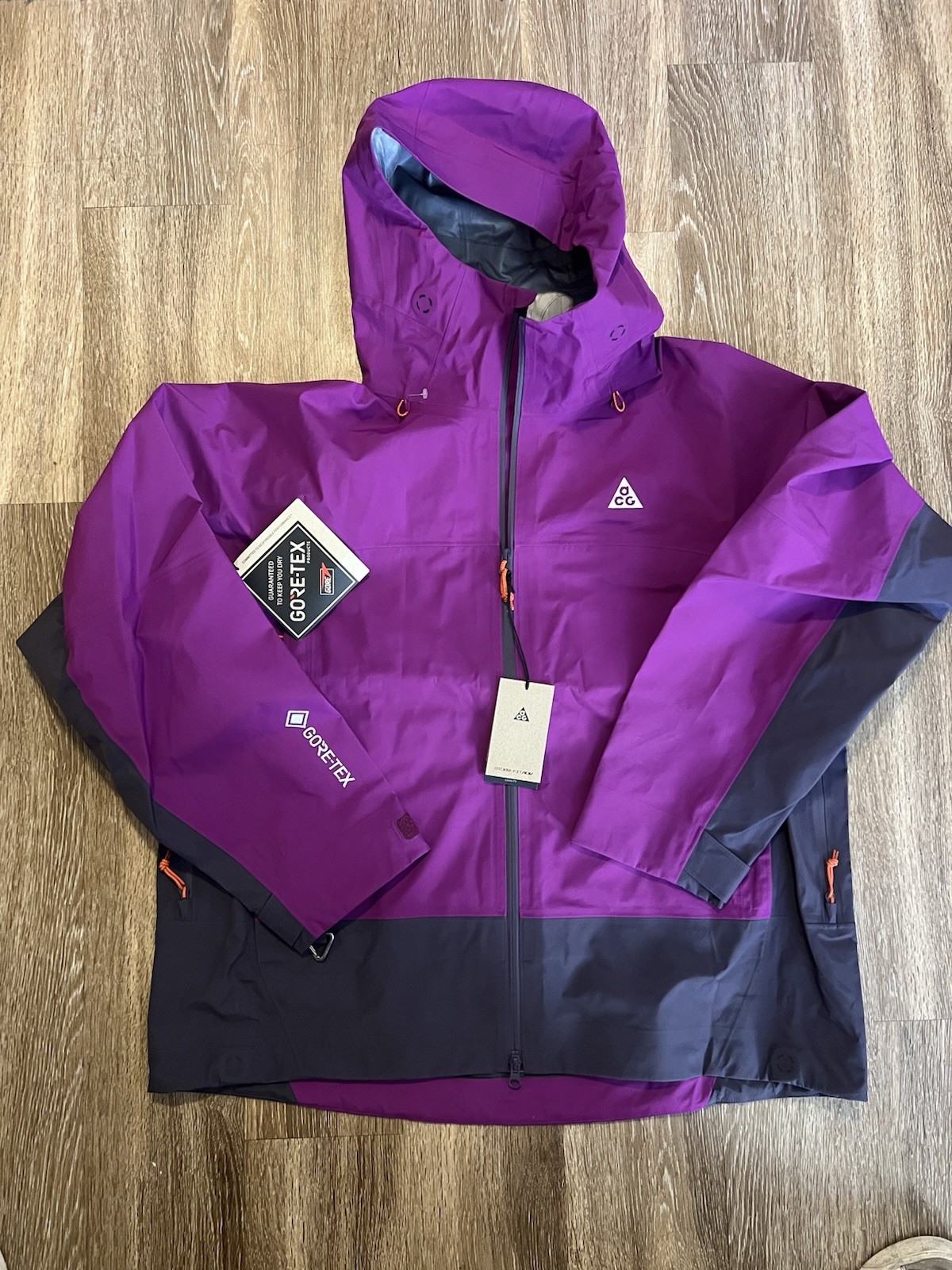 Brand New! Nike ACG Gore-Tex Misery Ridge in Berry Purple. Size Large