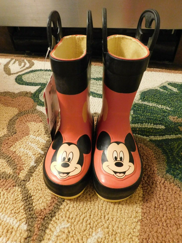 Disney Niño Pequeño Nuevas ADORABLES Botas de Lluvia Mickey Mouse Pull on Goma Negro Rojo 5 Foto 3 de 4