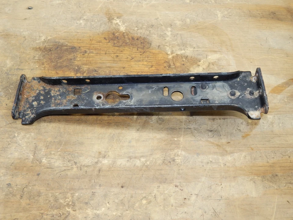 Cortacésped Ford YT18H - Placa de montaje del eje de dirección - USADO Foto 2 de 4