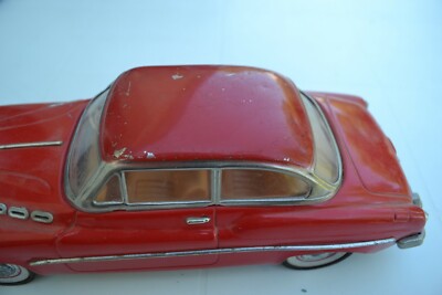Ancien jouet tôle voiture rouge Buick Roadmaster USA roulage à friction