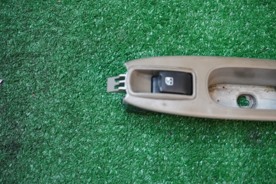 Interruptor de ventana de pasajero derecho Suzuki Verona 2004 2005 2006 OEM 8377486Z00 Foto 2 de 4