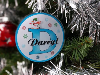Personalisierte Buchstaben Christbaum Acrylkugel Dekoration - Schneemann - Geschenk