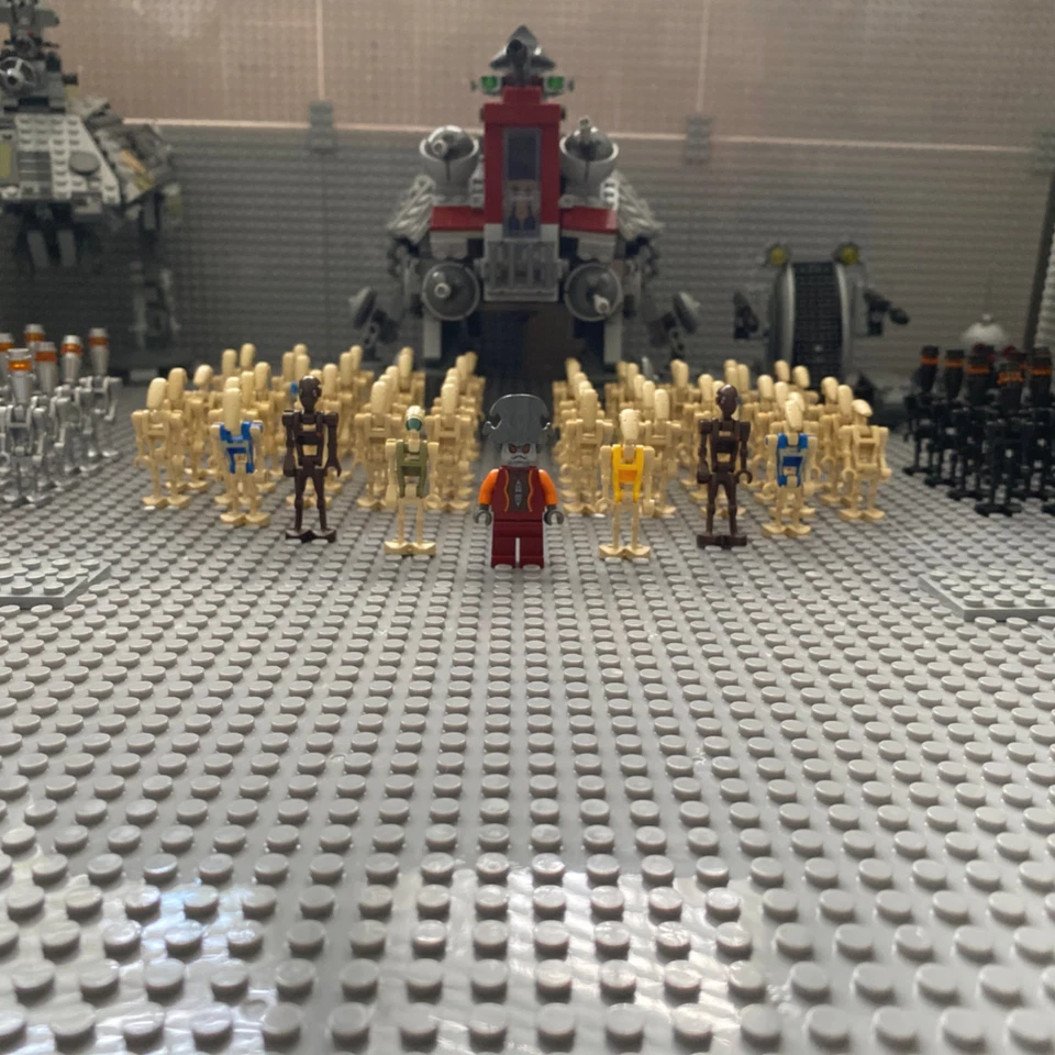 Lot of 8 LEGO Battle Droids Lego Star Wars Battle Droid Commander Pilot Security - Image 3 of 4