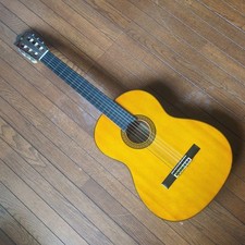 Yamaha C150 Konzertgitarre Fichtendecke Mahagoni Boden Orange 6-saitig