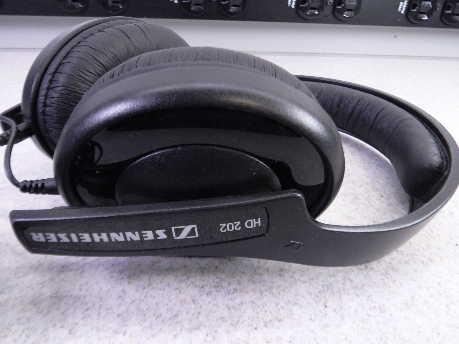 Sennheiser HD202 Headphones - Black for 