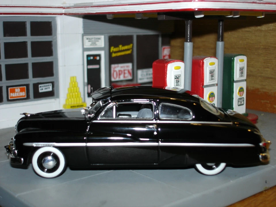 Minichamps 1950 Mercury Sport cupé, escala 1:43 Foto 2 de 4