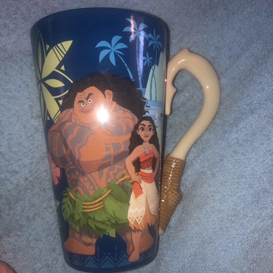 Taza de cerámica alta Disney MOANA Maui mango de gancho de pescado 14 OZ vaso grande azul Foto 3 de 4