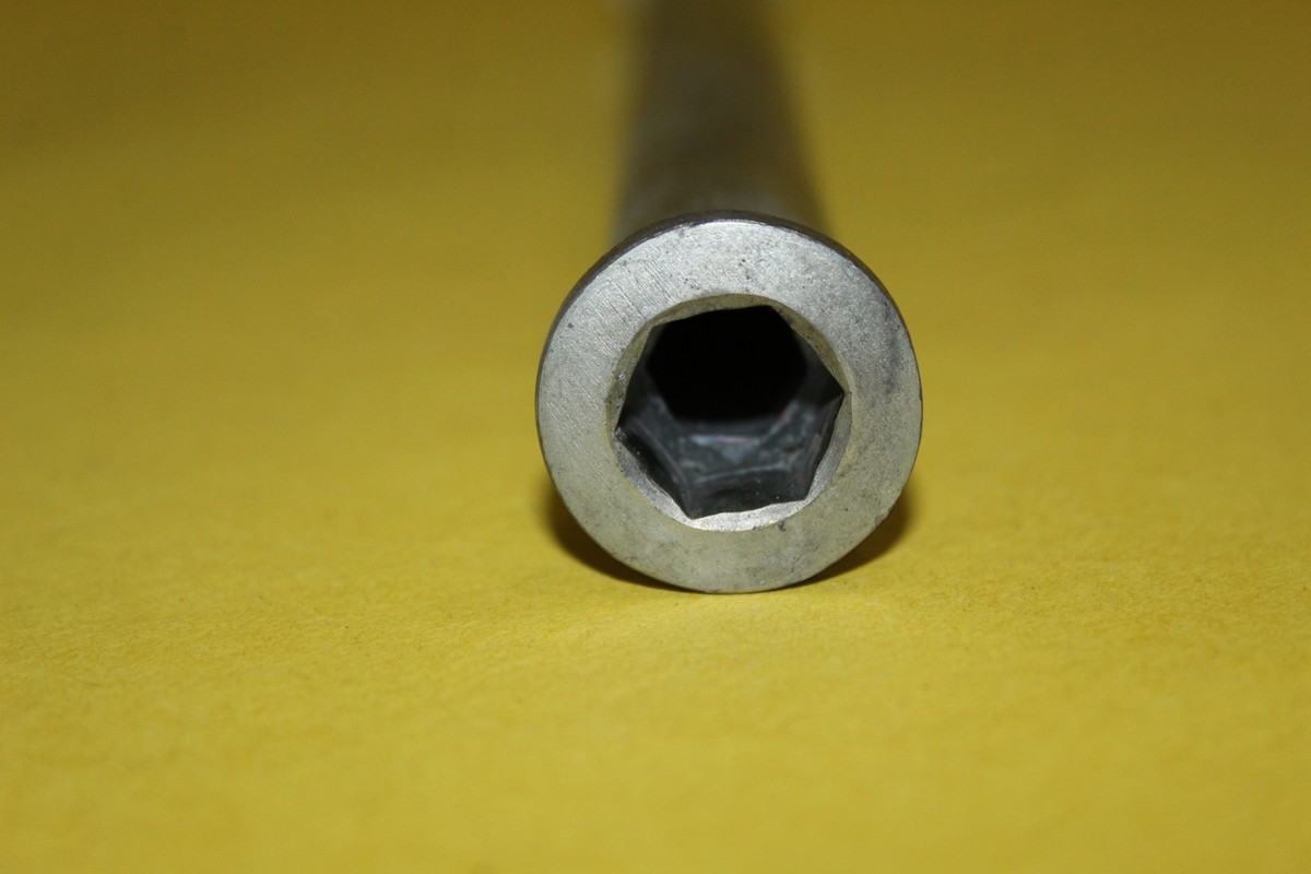 2006 Kawasaki Ninja Zx6r Zx636d Rear Swingarm Bolt 33032