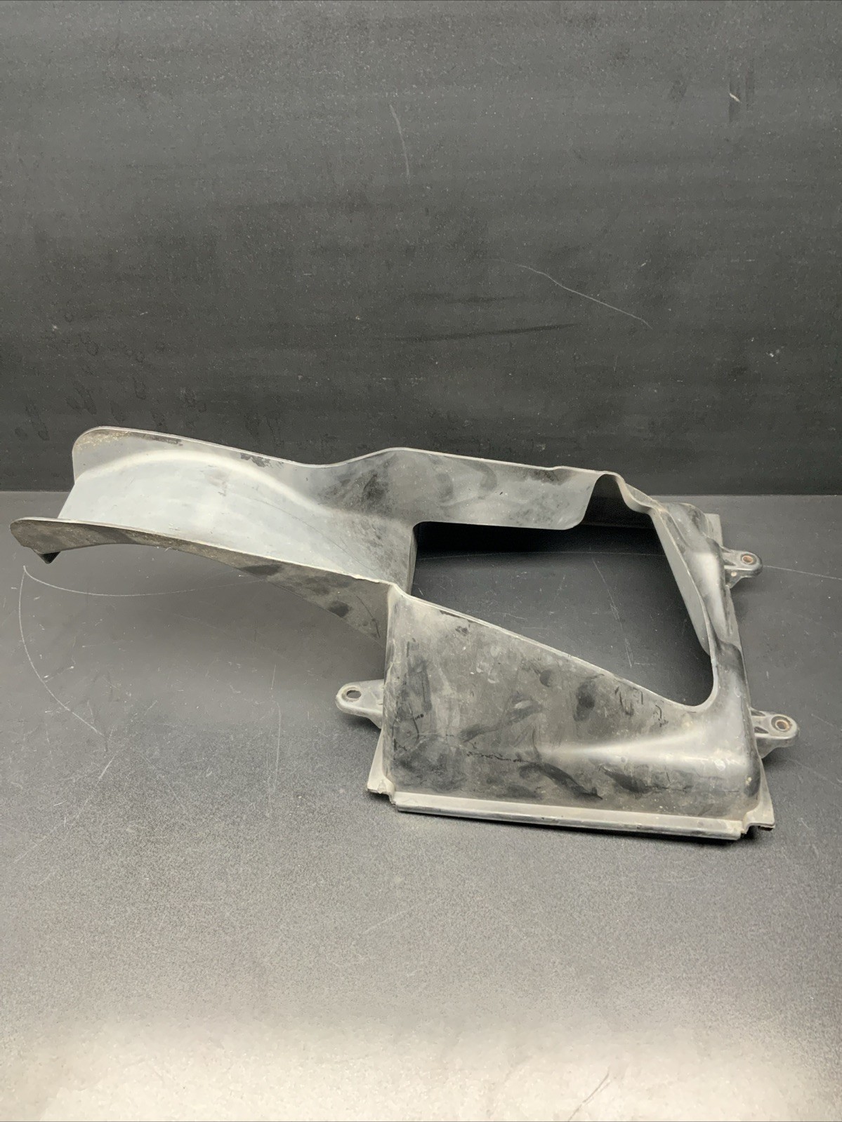 14-18 Maserati Ghibli Q4 Front Left Side Intercooler Duct Shroud 670004140 Oem