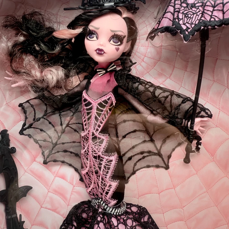 Original Very Rare Monster High Draculaura Adult Collector Doll 2015 - Image 4 of 4