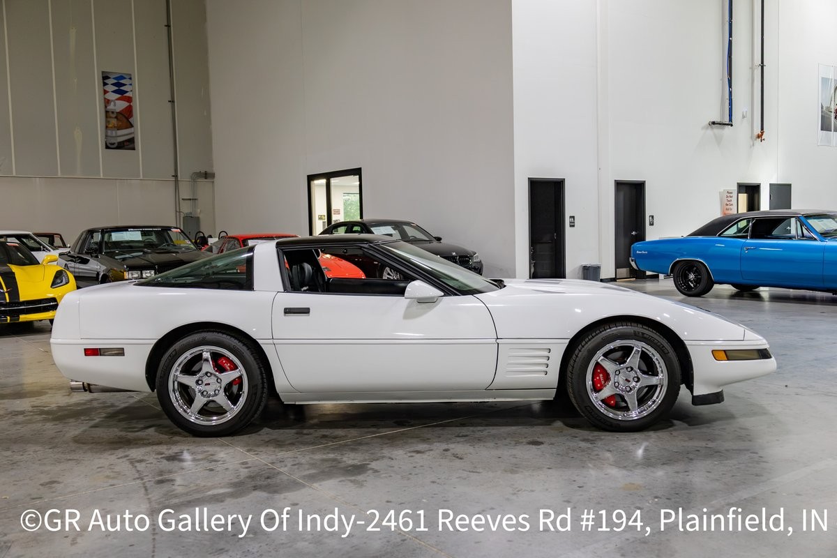 1992 White Chevrolet Corvette   | C4 Corvette Photo 8