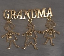 Gold GRANDMA w/3 Children 2 Girls & Boy Dangling Hearts Brooch Pin Granny