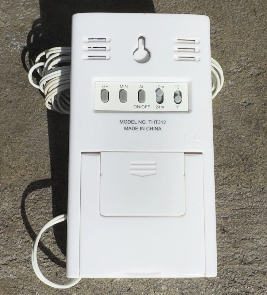 Reloj despertador digital con termómetro con cable Oregon Scientific THT312 Foto 3 de 4